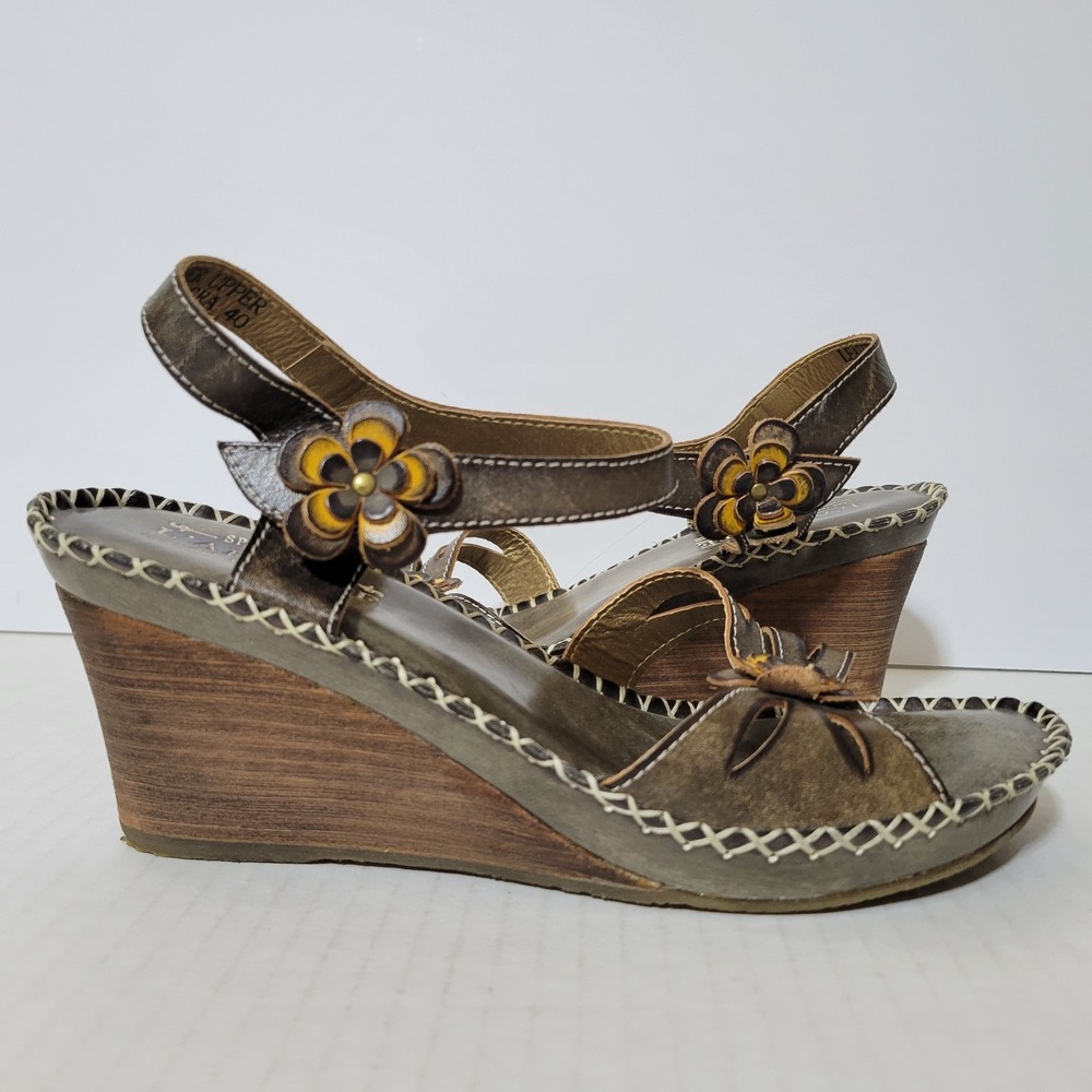 L'Artiste by Spring Step Lilith Gray Leather Floral Wedge Sandals Size 40 US 9